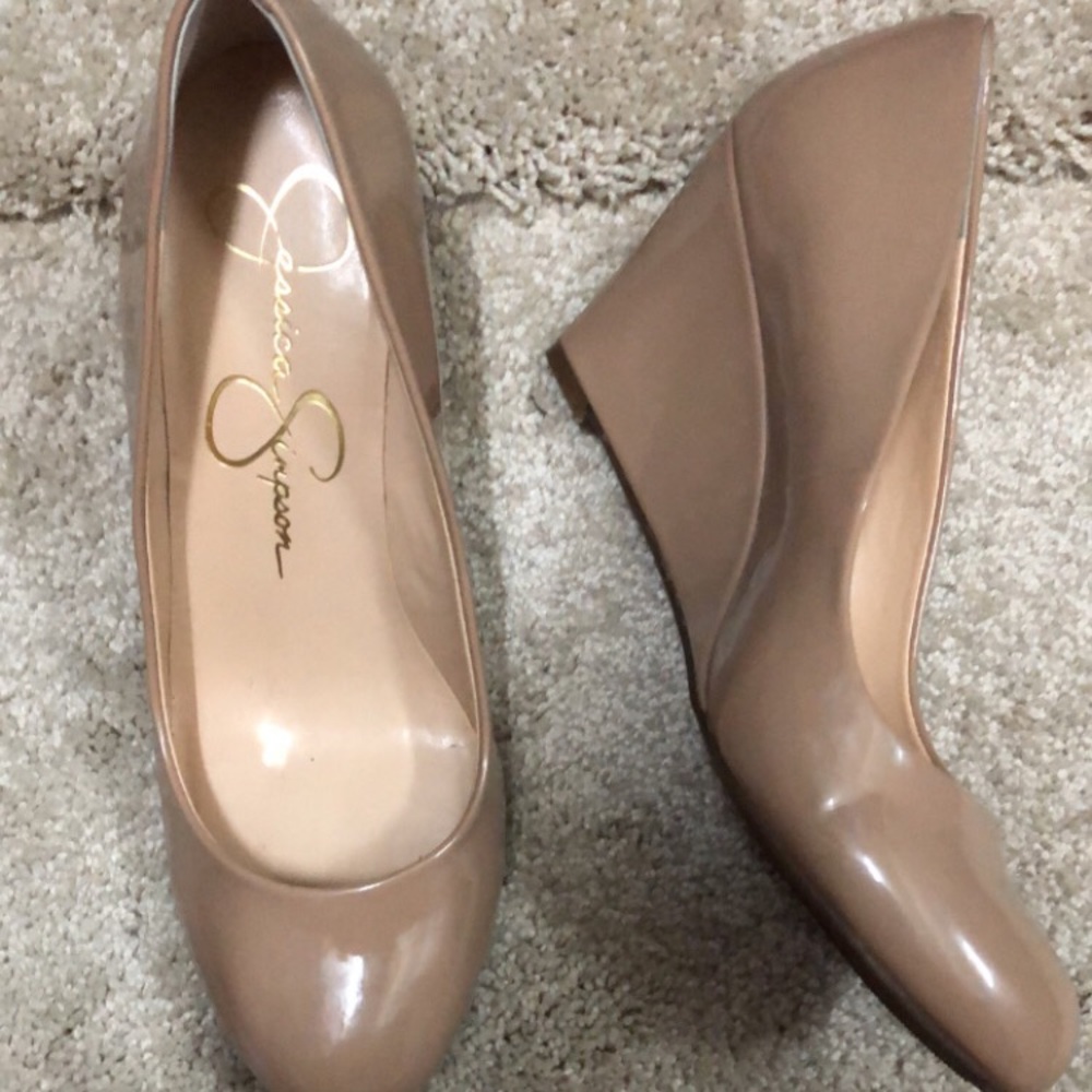 Jessica Simpson nude closed toe wedges size 7.5